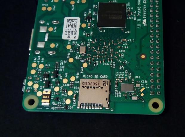 Raspberry Pi 3: Wi-Fi antena in Bluetooth