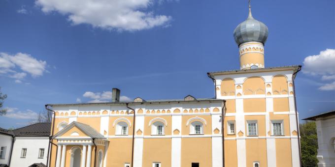 Samostan Varlaam-Khutynsky Spaso-Preobrazhensky in grob Gabriela Derzhavina