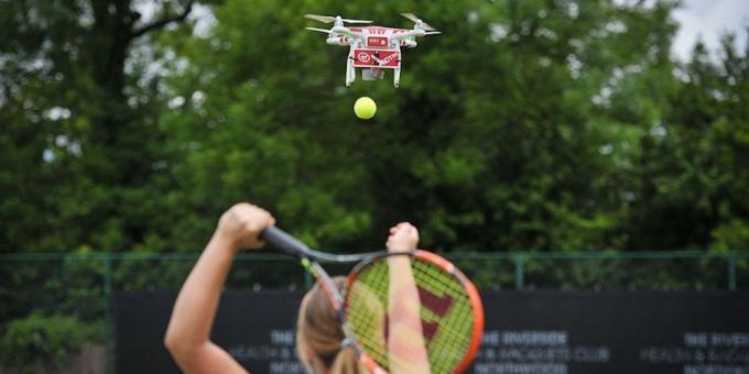 Drone pomaga igralci tenisa