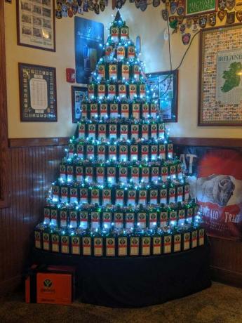 Božično drevo iz steklenic