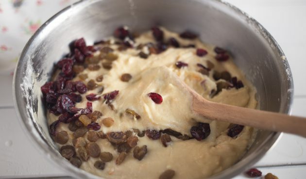 Recept za panettone brez kvasa: dodajte brusnice, rozine ali svoje najljubše suho sadje 
