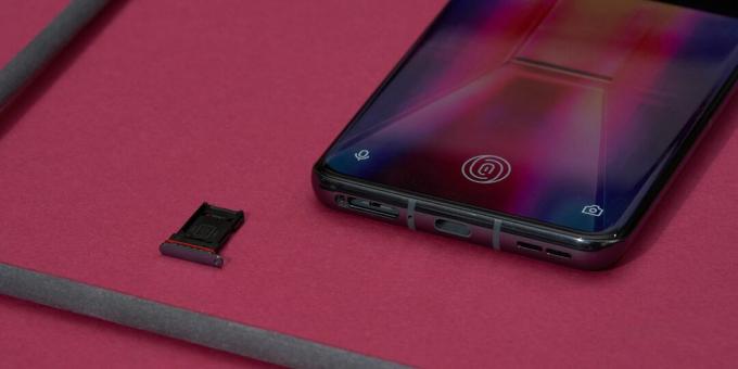 OnePlus 9 Pro: spodaj je pladenj za SIM, mikrofon, USB Type-C in zvočnik