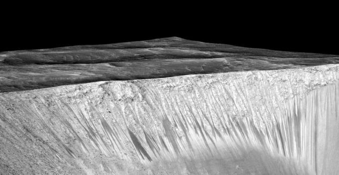 obstaja vode na Marsu v tekoči obliki