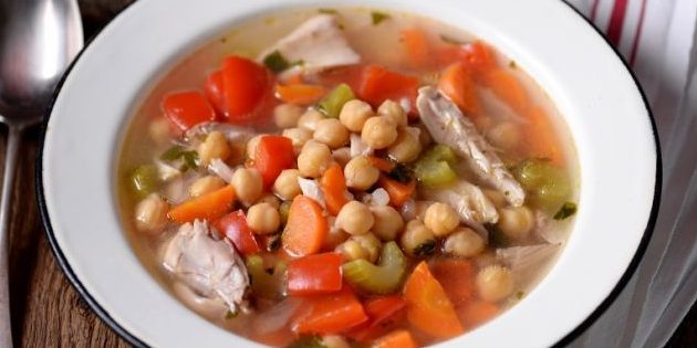 Recepti s čičeriko: Piščančja juha s čičeriko in zelenjavo