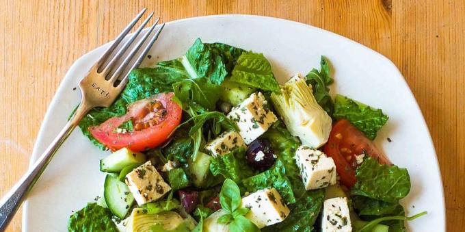 prehrana med vadbo: zelenjavna solata s tofujem