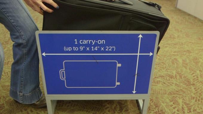 Velikost ročne prtljage na letalu: okvir za dimenzije preverjanja torbe