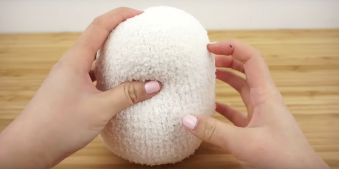Kako narediti polnjeno igračo z lastnimi rokami: obrnite jo in napolnite prazno