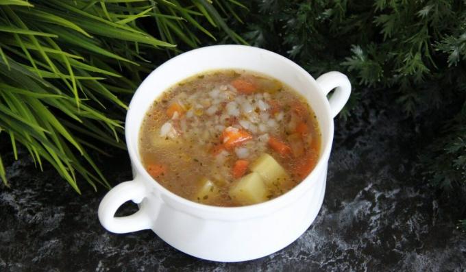 Dušena mesna juha s krompirjem in ajdo