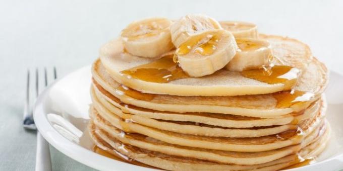 Kaj kuhamo zajtrk: Ameriška palačinka z medom in banane