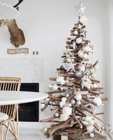 Kako okrasite hišo za novo leto: božično drevo, izdelano iz palic