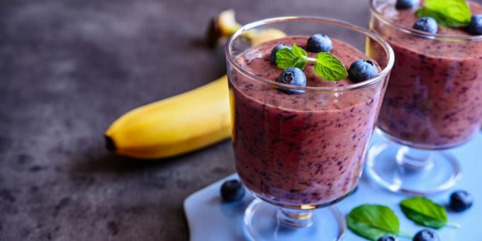 Dietni napitek iz borovničevih banan in avokada: preprost recept