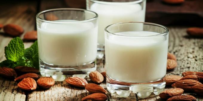 Zdrave pijače pred spanjem: mandljevo mleko