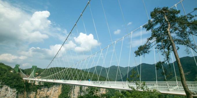 Najstrašnejši mostovi: stekleni most Zhangjiajie