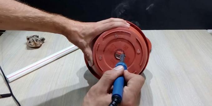 Kako sestaviti vodnjak z lastnimi rokami: naredite luknjo