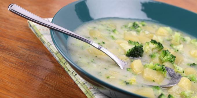 zelenjavne juhe: juha z brokoli, krompir in parmezan