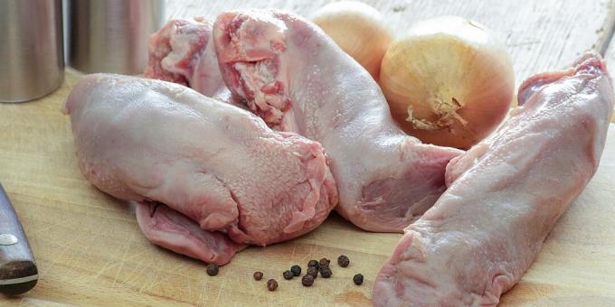 Kako in koliko kuhati svinjski jezik: svež svinjski jezik