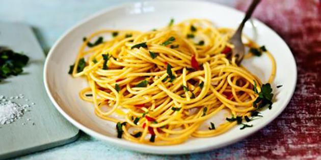 Špageti s česnom in oljem