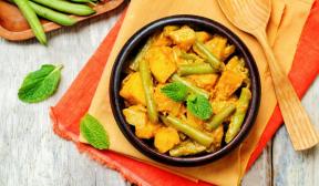 Curry s krompirjem in zelenim fižolom