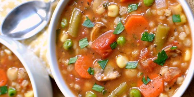 zelenjavne juhe: juha z ječmenom, gobe in čičerika