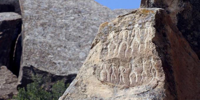 Prazniki v Azerbajdžanu: petroglifom