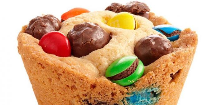 Recepti okusne piškote: Cupcakes z M & M je