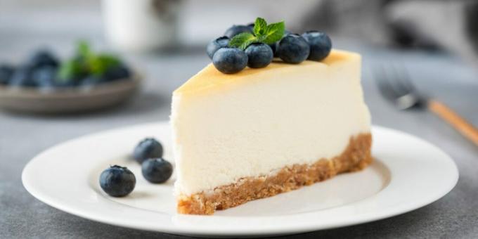 Cheesecake s kremnim sirom in kislo smetano