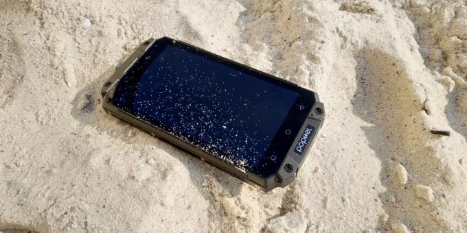 Zaščitena pametni Poptel P9000 Max: Na plaži