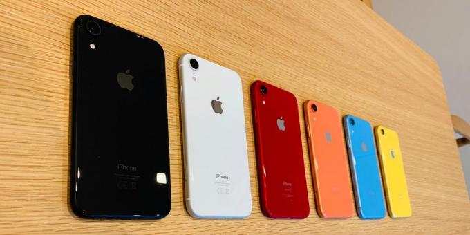 Pregled iPhone XR: barva