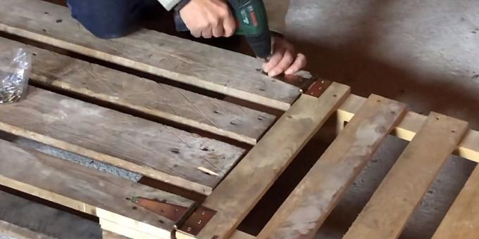 Kako narediti ležalnik iz palet z lastnimi rokami