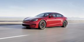 Elon Musk je predstavil najhitrejši električni avtomobil Tesla