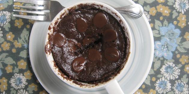 Recepti hitro hrano: čokoladni cupcake v skodelico
