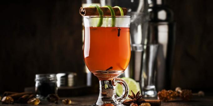 Grog z rumom, čajem in začimbami: preprost recept
