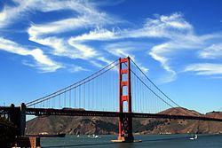 Cirrus Oblaki nad Golden Gate Bridge