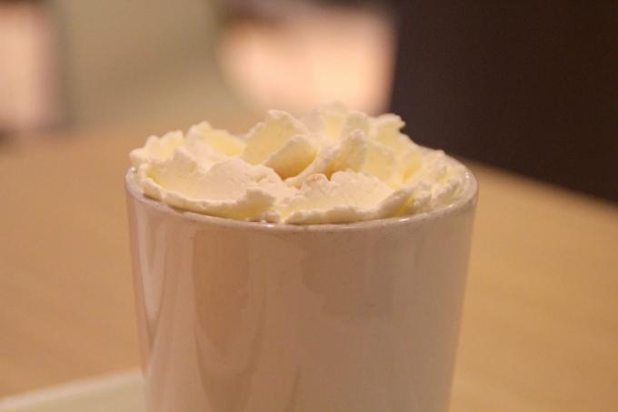 topli napitki: bela vroča čokolada z bučo