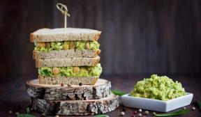 Veganski sendviči iz avokada s čičeriko