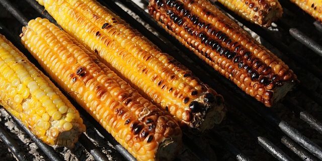 Recepti za žar: Corn in maslo z zelišči