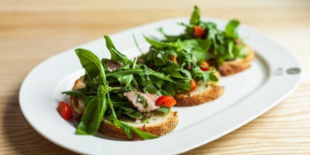 Bruschetta z arugula