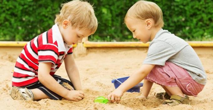komunikacija s svojim otrokom: pesek terapija