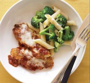 Kuhanje z otroki: zbirko družinskih jedi, ki se jih lahko naredi v 30 minutah