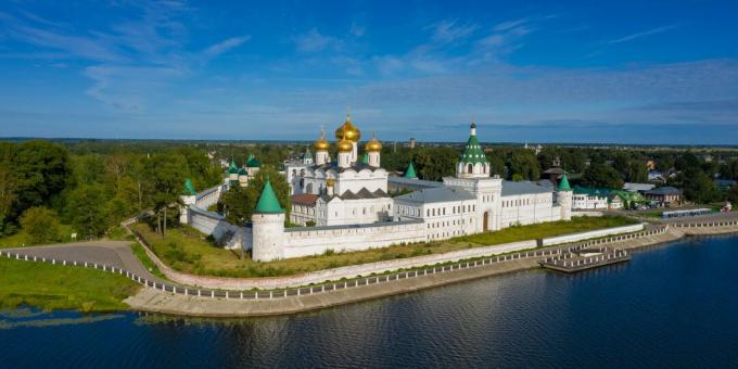 Znamenitosti Kostrome: Samostan Svete Trojice Ipatiev