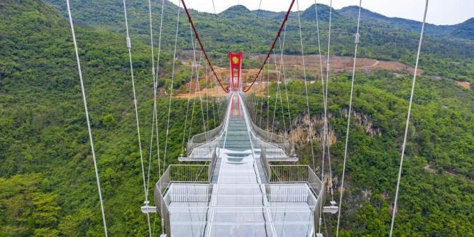 Najstrašnejši mostovi: stekleni most treh sotesk Huangchuan