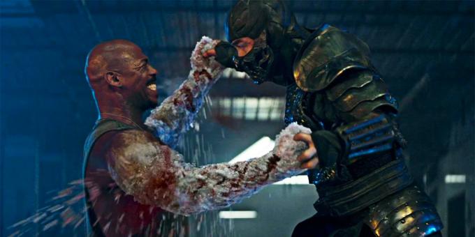 Mehkad Brooks kot Jax in Joe Taslim kot Sub-Zero leta 2021 Mortal Kombat