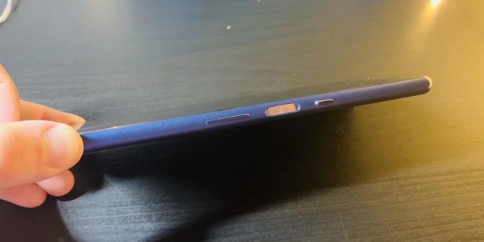 Sony Xperia 10 Plus: desni rob