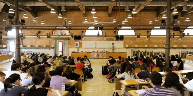 Visoko šolstvo v Italiji: študent izbere njihova večina discipline se lahko svobodno odločijo, če so pripravljeni za izpite