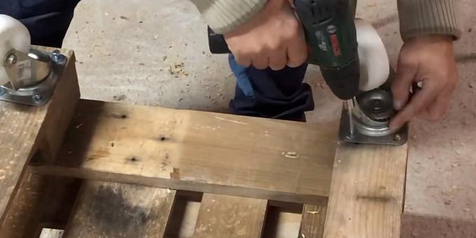 Kako narediti ležalnik iz palet z lastnimi rokami