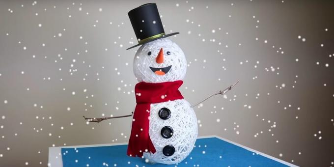 Kako narediti snežaka z rokami iz navoja