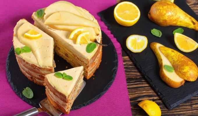 Hruškova torta z limonino kremo