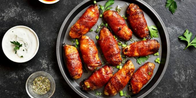 Piščančja peruti pečena v slanini