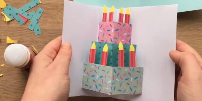 Rojstni dan kartica z lastnimi rokami: cut in prilepite sveč na torto