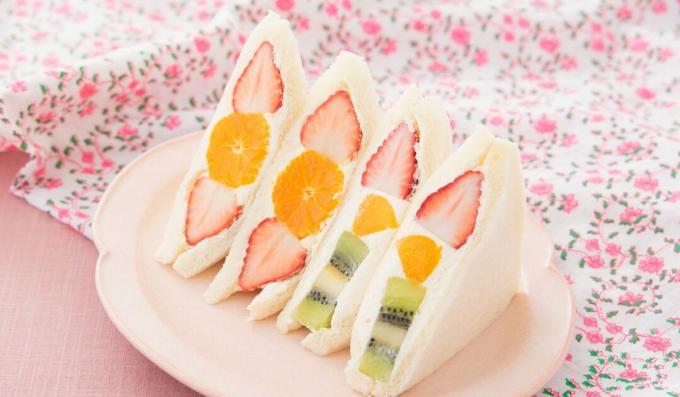 Popolni japonski sadni sendviči